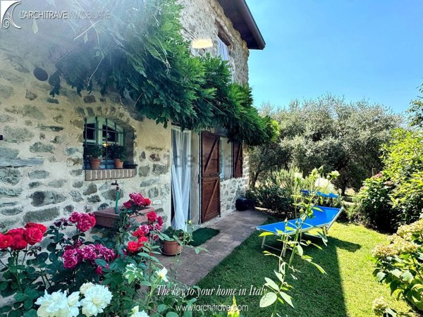 casa indipendente in vendita a Casola in Lunigiana