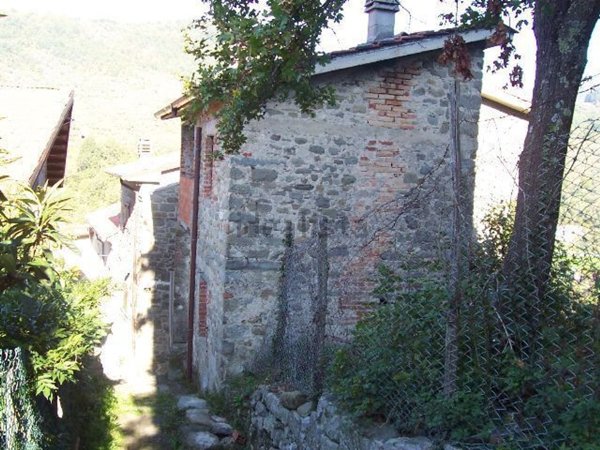 casa indipendente in vendita a Casola in Lunigiana