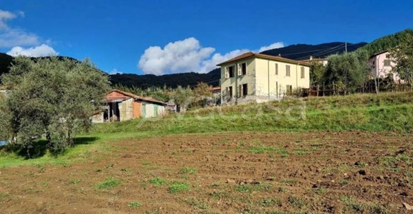 casa indipendente in vendita a Casola in Lunigiana