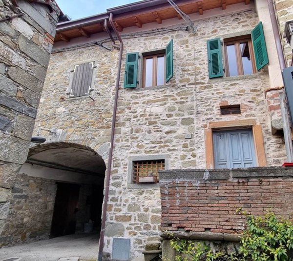 casa indipendente in vendita a Casola in Lunigiana