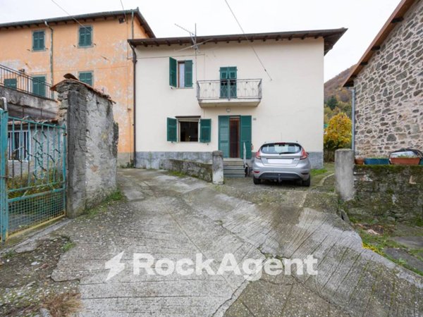 casa indipendente in vendita a Casola in Lunigiana