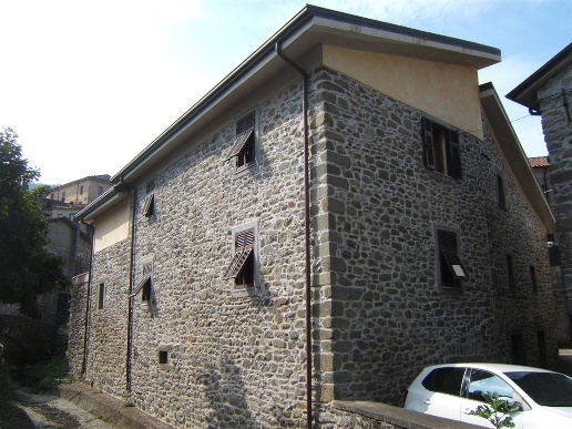 casa indipendente in vendita a Casola in Lunigiana