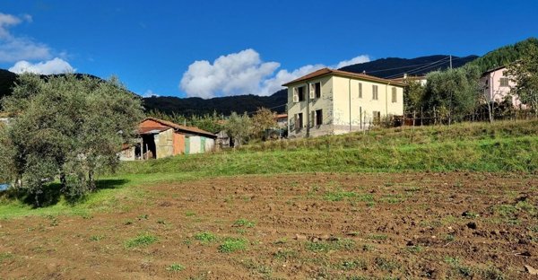 casa indipendente in vendita a Casola in Lunigiana
