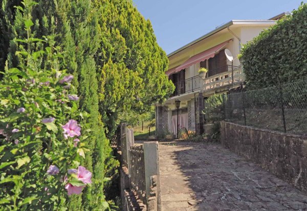 casa indipendente in vendita a Casola in Lunigiana