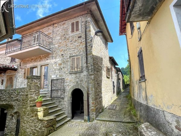 casa indipendente in vendita a Casola in Lunigiana