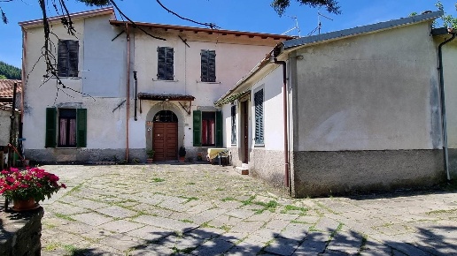 casa indipendente in vendita a Casola in Lunigiana