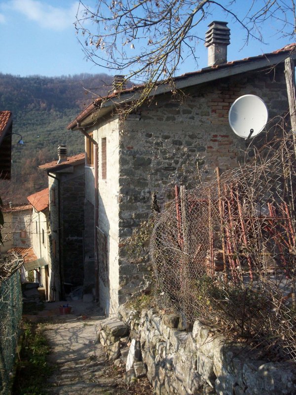 casa semindipendente in vendita a Casola in Lunigiana in zona Codiponte
