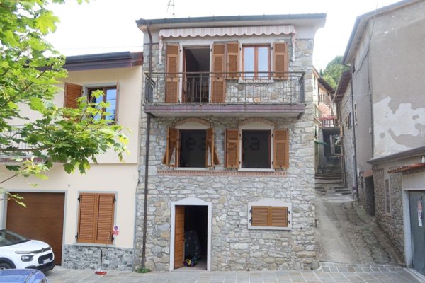 casa indipendente in vendita a Casola in Lunigiana
