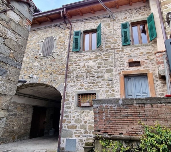 casa indipendente in vendita a Casola in Lunigiana