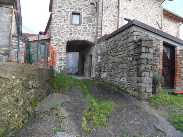 casa indipendente in vendita a Casola in Lunigiana
