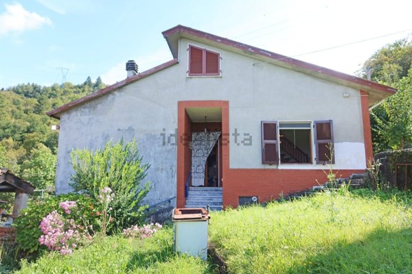 casa indipendente in vendita a Casola in Lunigiana in zona Casciana