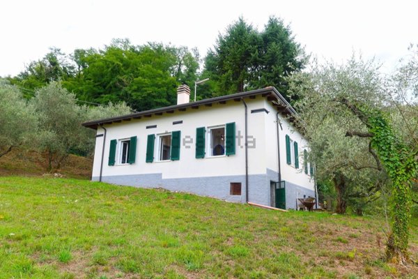 casa indipendente in vendita a Casola in Lunigiana in zona Casciana