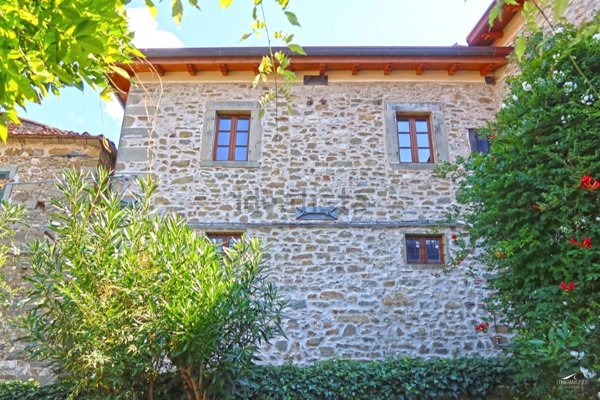 casa indipendente in vendita a Casola in Lunigiana in zona Luscignano