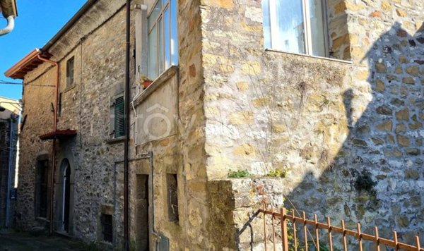 casa indipendente in vendita a Casola in Lunigiana