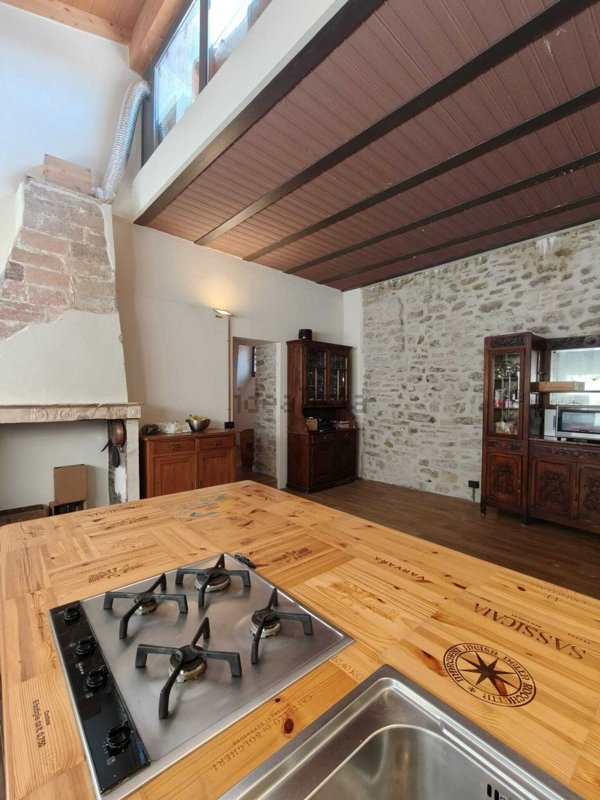 casa indipendente in vendita a Casola in Lunigiana