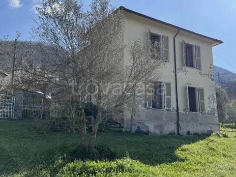 casa indipendente in vendita a Casola in Lunigiana