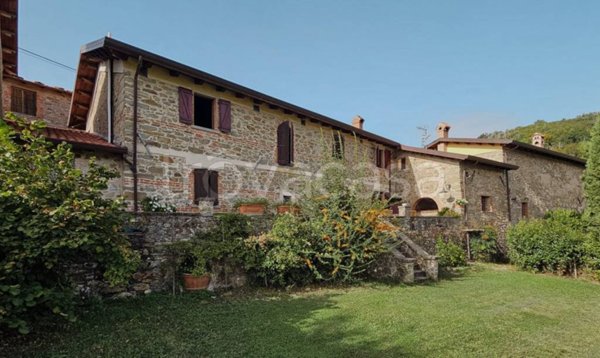 casa indipendente in vendita a Casola in Lunigiana in zona Luscignano