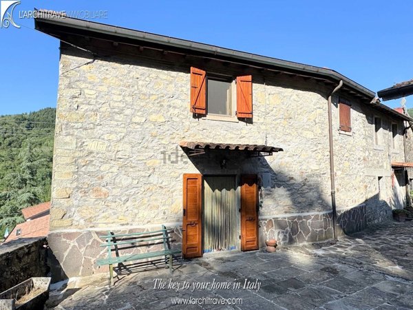 casa indipendente in vendita a Casola in Lunigiana