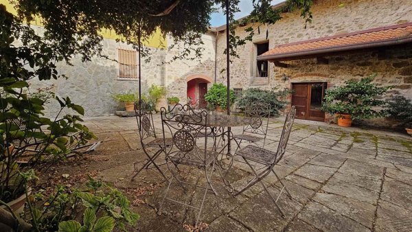 casa indipendente in vendita a Casola in Lunigiana
