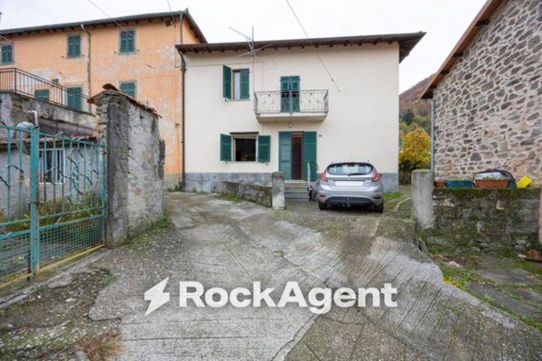 casa indipendente in vendita a Casola in Lunigiana in zona Castello di Regnano