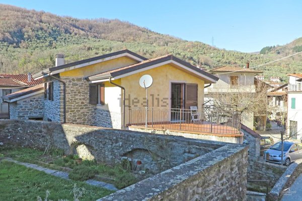 casa indipendente in vendita a Casola in Lunigiana in zona Codiponte