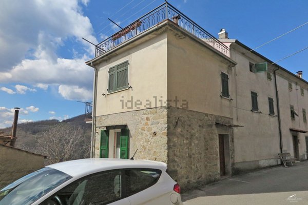 casa indipendente in vendita a Casola in Lunigiana in zona Luscignano