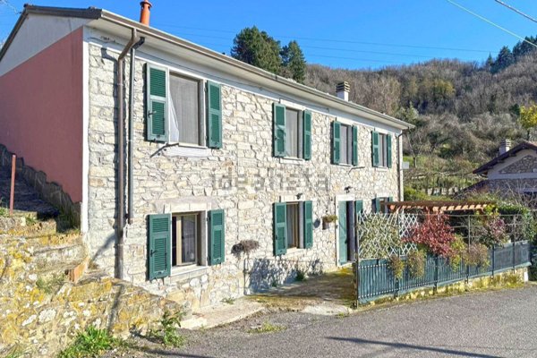 casa indipendente in vendita a Casola in Lunigiana