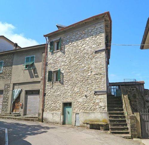 casa indipendente in vendita a Casola in Lunigiana