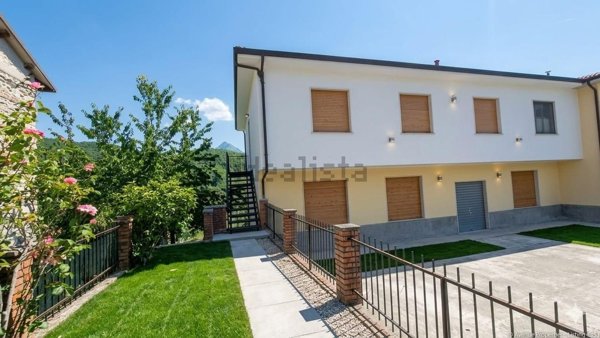 casa indipendente in vendita a Casola in Lunigiana