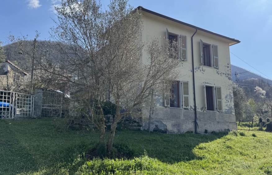 casa indipendente in vendita a Casola in Lunigiana