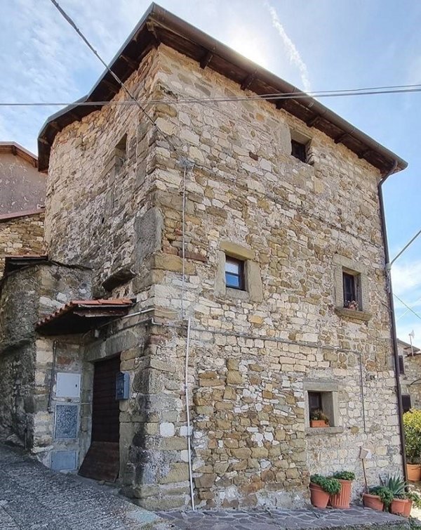 casa indipendente in vendita a Casola in Lunigiana