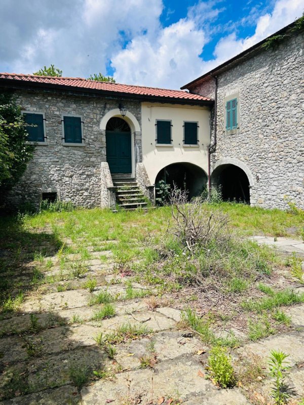 casa indipendente in vendita a Comano
