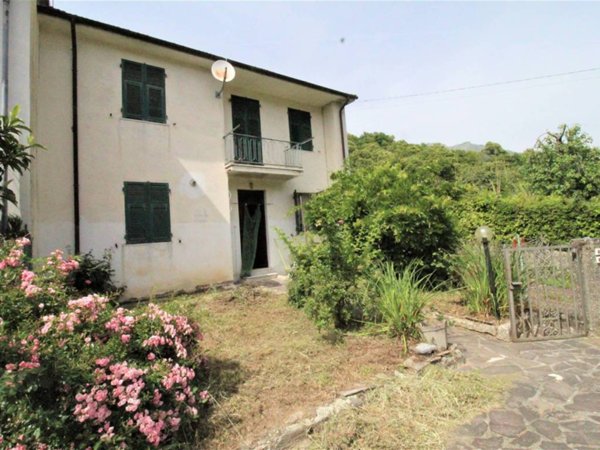 casa indipendente in vendita a Comano