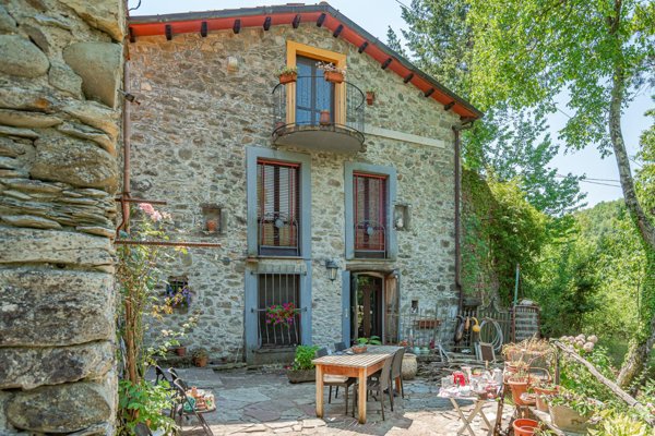 casa indipendente in vendita a Comano