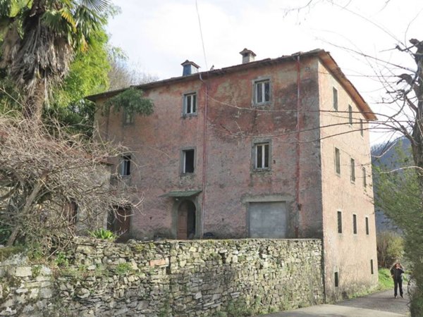 casa indipendente in vendita a Comano