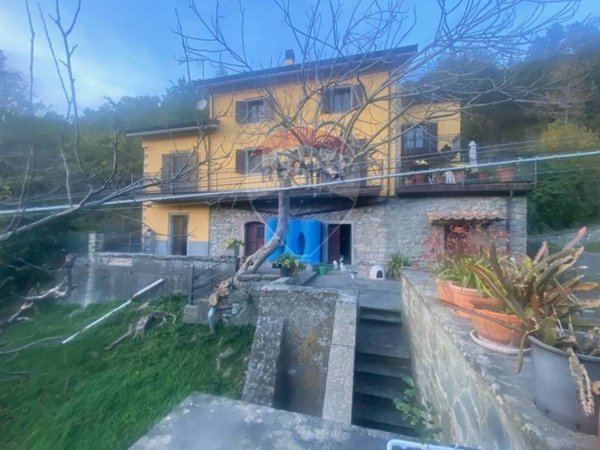 casa indipendente in vendita a Comano