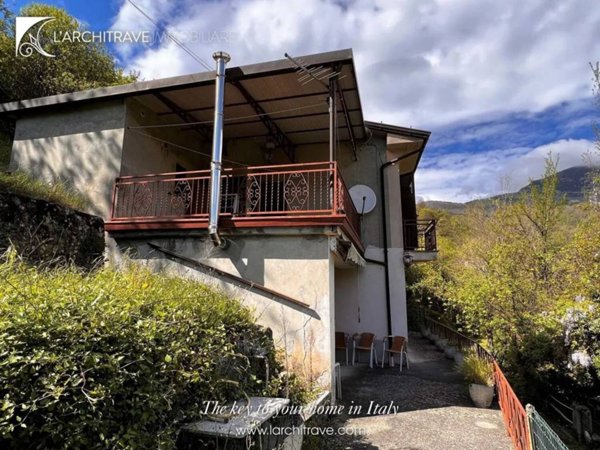 casa indipendente in vendita a Comano