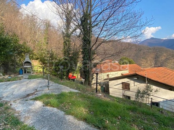 casa indipendente in vendita a Comano
