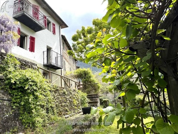 casa indipendente in vendita a Comano