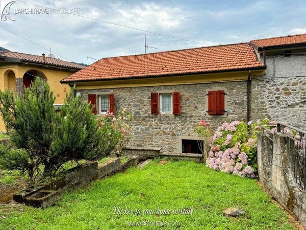 casa indipendente in vendita a Comano