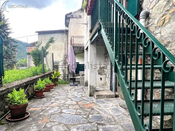 casa indipendente in vendita a Comano