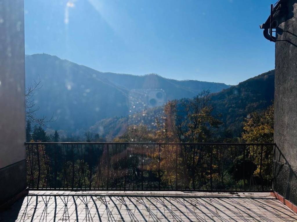 casa indipendente in vendita a Comano