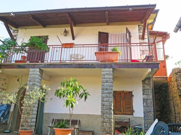 casa indipendente in vendita a Comano