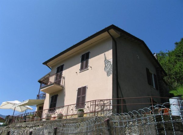 casa indipendente in vendita a Comano