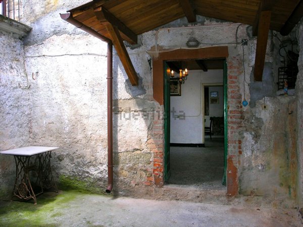 casa indipendente in vendita a Comano