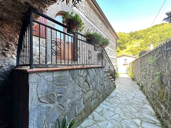 casa indipendente in vendita a Comano