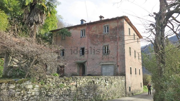 casa indipendente in vendita a Comano