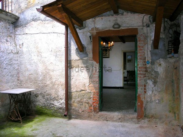 casa indipendente in vendita a Comano