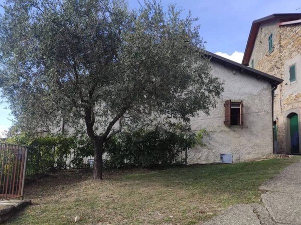 casa indipendente in vendita a Comano