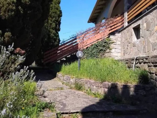 casa indipendente in vendita a Comano
